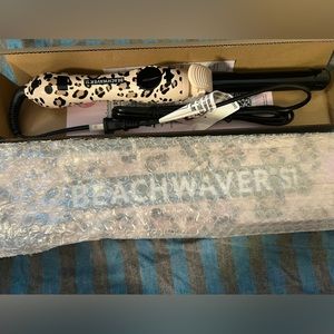 NEW, never used Leopard Beachwaver S1 1 inch